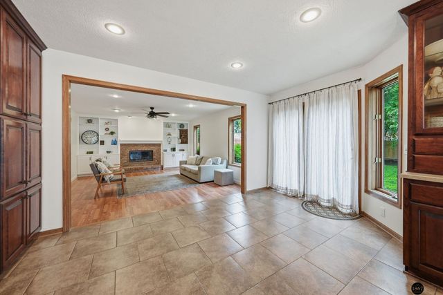 6824 S 51st Street, Lincoln, NE 68516