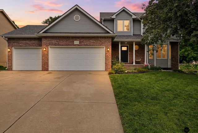 6824 S 51st Street, Lincoln, NE 68516