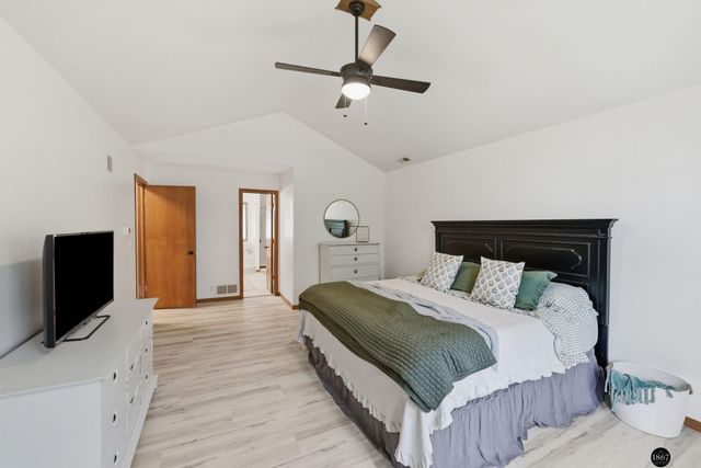 6824 S 51st Street, Lincoln, NE 68516