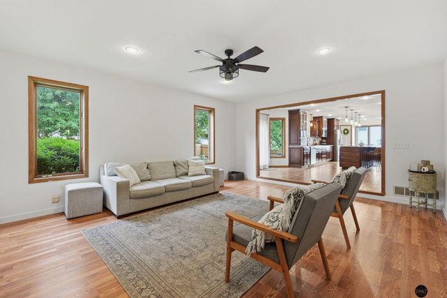 6824 S 51st Street, Lincoln, NE 68516