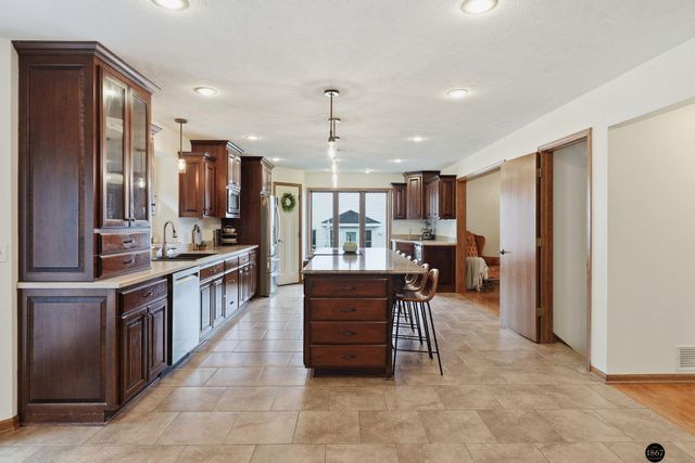 6824 S 51st Street, Lincoln, NE 68516