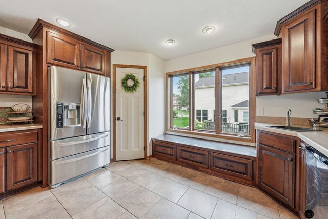 6824 S 51st Street, Lincoln, NE 68516