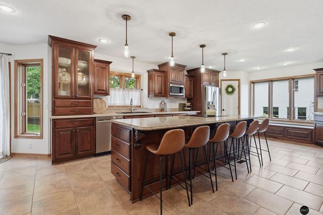 6824 S 51st Street, Lincoln, NE 68516