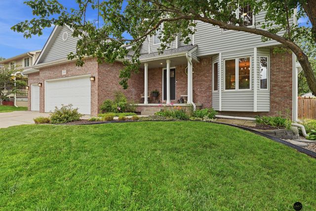 6824 S 51st Street, Lincoln, NE 68516