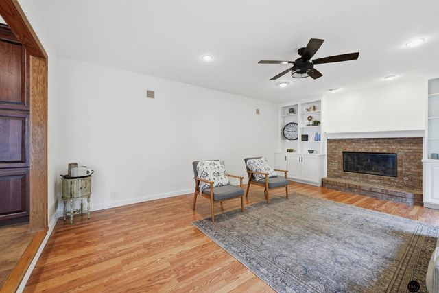 6824 S 51st Street, Lincoln, NE 68516
