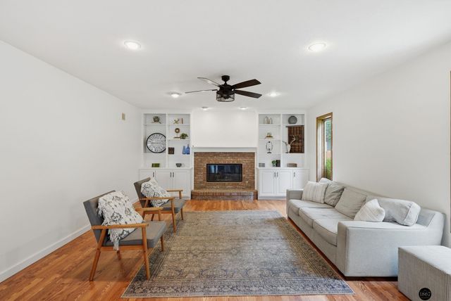 6824 S 51st Street, Lincoln, NE 68516