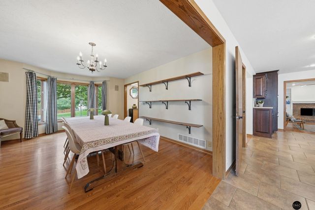 6824 S 51st Street, Lincoln, NE 68516