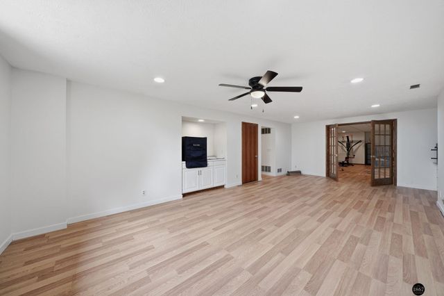 6824 S 51st Street, Lincoln, NE 68516