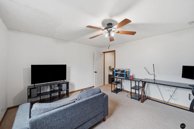 6824 S 51st Street, Lincoln, NE 68516