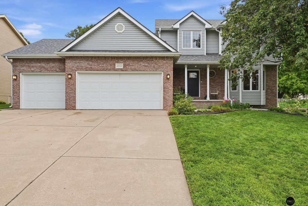 6824 S 51st Street, Lincoln, NE 68516