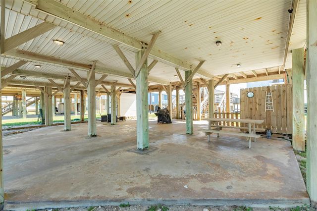 12922 Jolly Roger Dr, Freeport, TX 77541