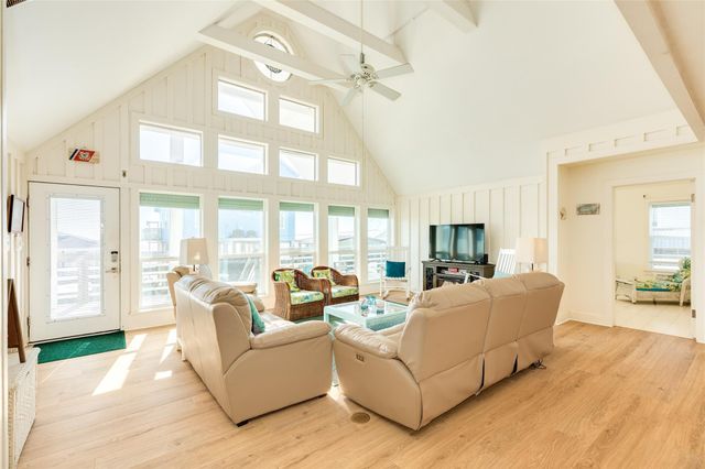 12922 Jolly Roger Dr, Freeport, TX 77541