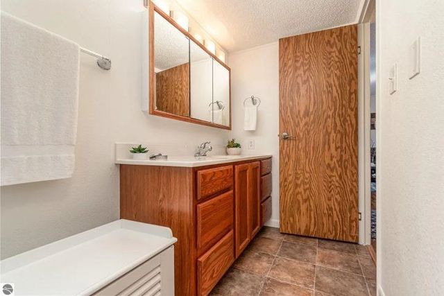 6525 Shellenbarger Road, Hale, MI 48739