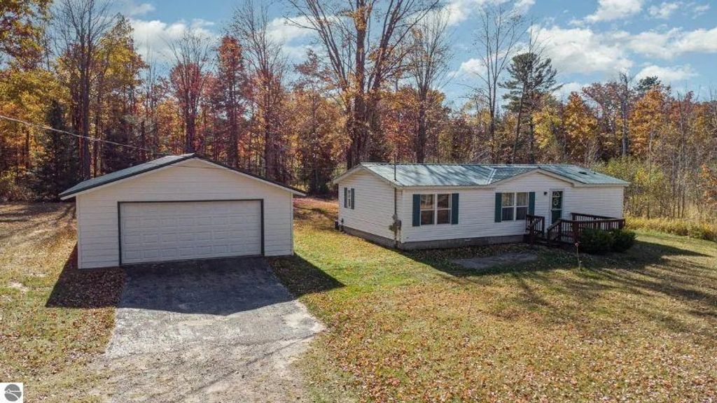 6525 Shellenbarger Road, Hale, MI 48739