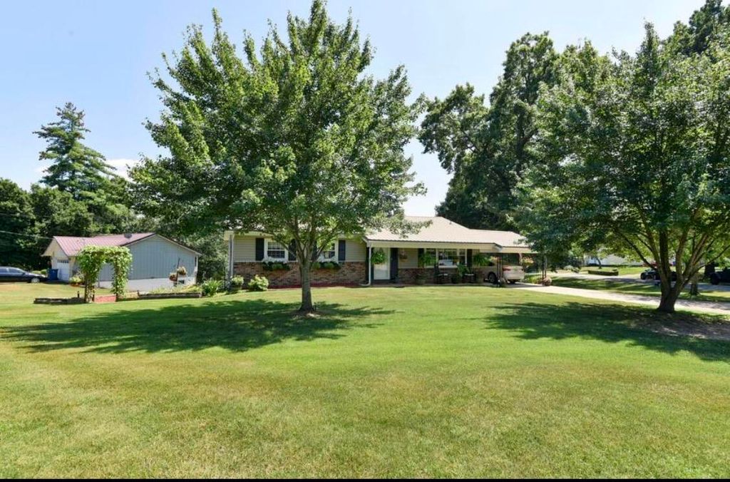 615 Main Street, Crane, MO 65633