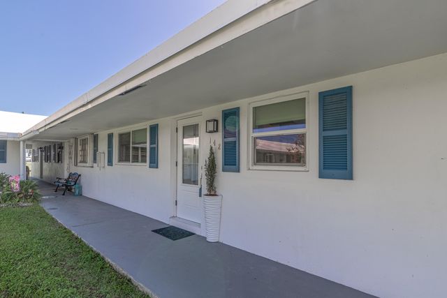 300 SW Golfview Terrace 142, Boynton Beach, FL 33426