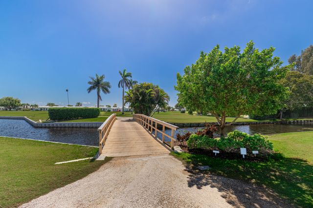 300 SW Golfview Terrace 142, Boynton Beach, FL 33426