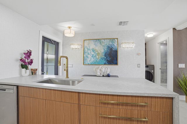 300 SW Golfview Terrace 142, Boynton Beach, FL 33426