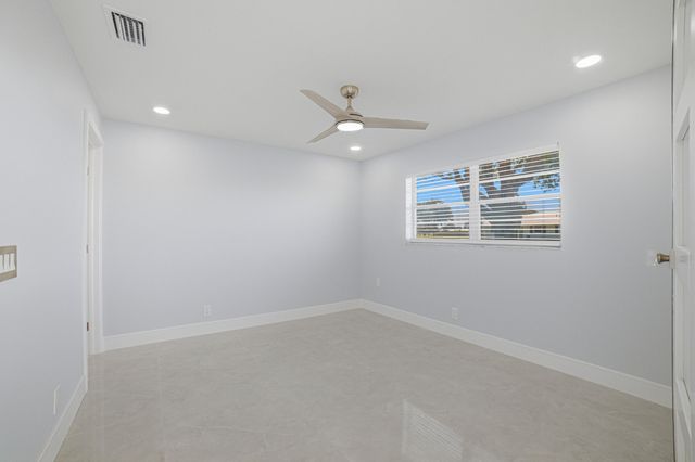 300 SW Golfview Terrace 142, Boynton Beach, FL 33426
