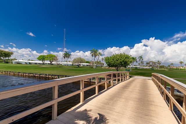 300 SW Golfview Terrace 142, Boynton Beach, FL 33426