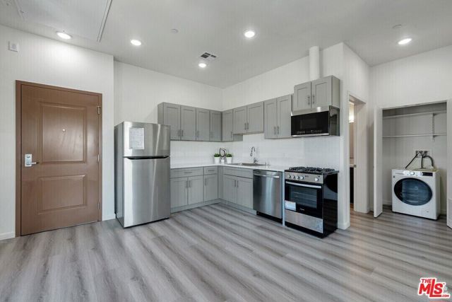 983 Dewey Avenue 204, Los Angeles, CA 90006