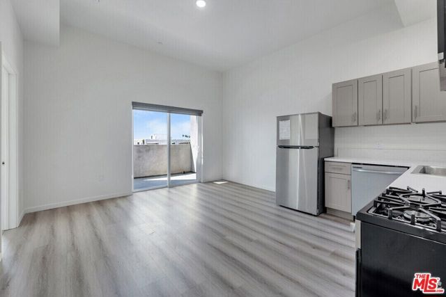 983 Dewey Avenue 204, Los Angeles, CA 90006