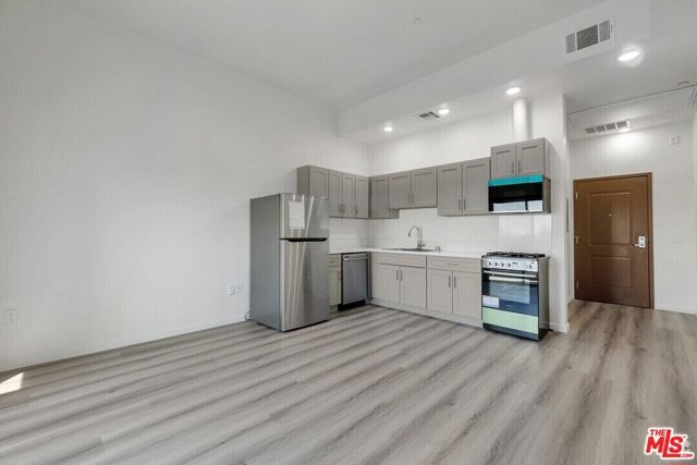 983 Dewey Avenue 204, Los Angeles, CA 90006