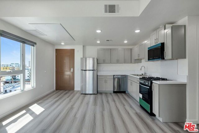 983 Dewey Avenue 204, Los Angeles, CA 90006