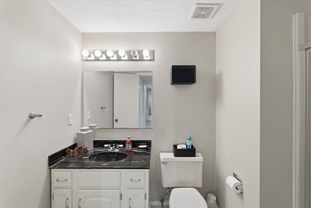 2306 N Addison Cir, Wichita, KS 67226