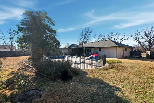 2306 N Addison Cir, Wichita, KS 67226