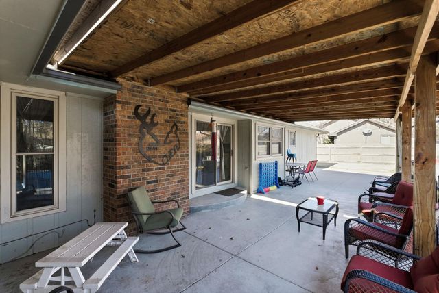 2306 N Addison Cir, Wichita, KS 67226