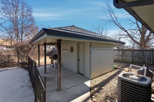 2306 N Addison Cir, Wichita, KS 67226