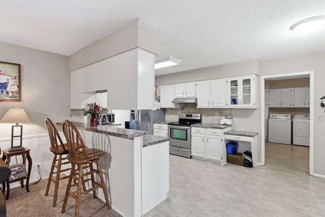 2306 N Addison Cir, Wichita, KS 67226