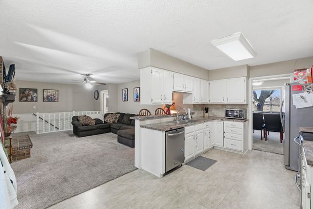 2306 N Addison Cir, Wichita, KS 67226