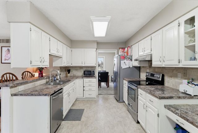 2306 N Addison Cir, Wichita, KS 67226