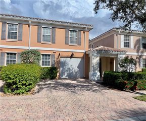 5601 Cove CIR, Naples, FL 34119