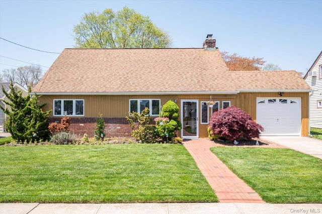 340 Seaford Avenue, Massapequa, NY 11758
