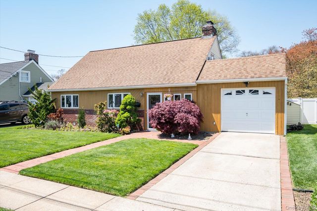 340 Seaford Avenue, Massapequa, NY 11758