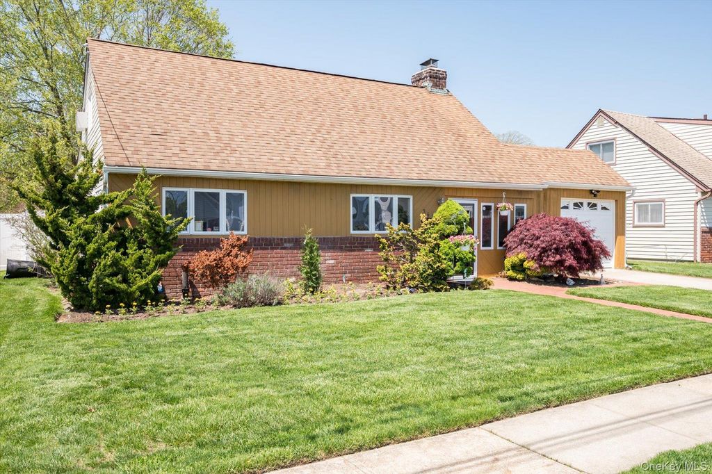 340 Seaford Avenue, Massapequa, NY 11758