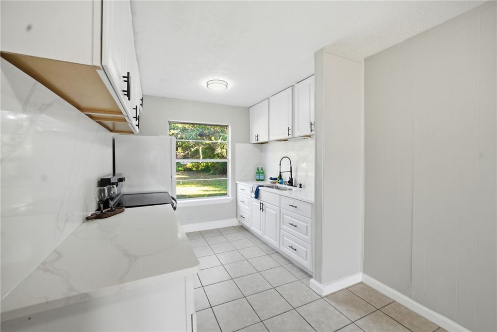 351 Rife St N, Aransas Pass, TX 78336 — photo 5