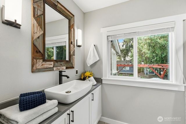 2122 N 128th Street, Seattle, WA 98133