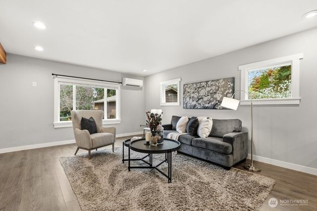 2122 N 128th Street, Seattle, WA 98133