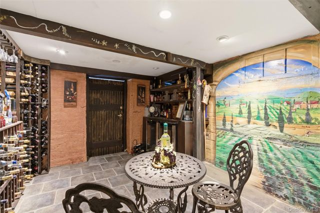 89 Duck Pond Road, Glen Cove, NY 11542