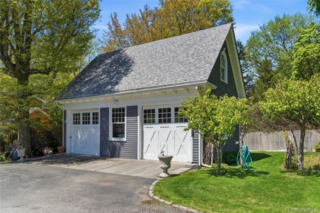 89 Duck Pond Road, Glen Cove, NY 11542
