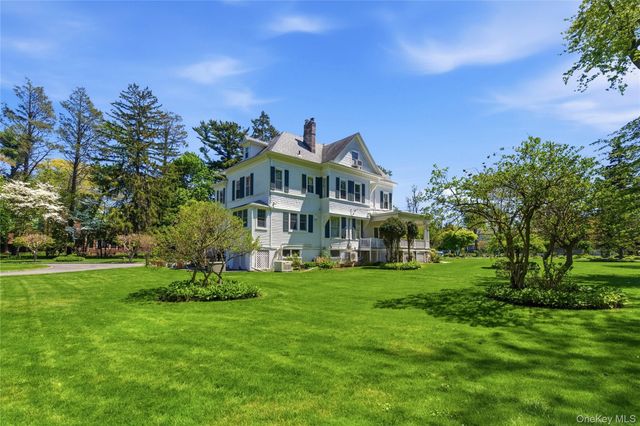 89 Duck Pond Road, Glen Cove, NY 11542