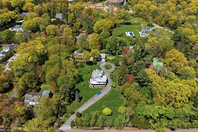 89 Duck Pond Road, Glen Cove, NY 11542