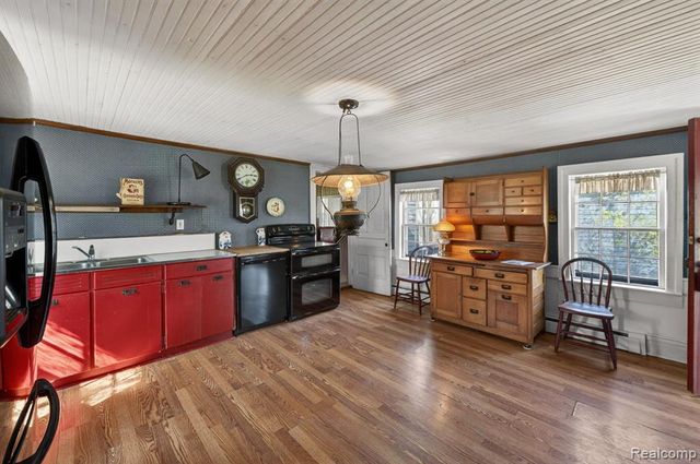 13278 9 Mile Road, South Lyon, MI 48178