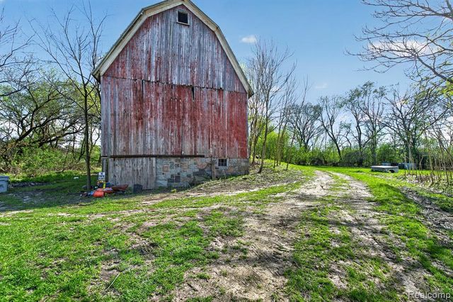 13278 9 Mile Road, South Lyon, MI 48178