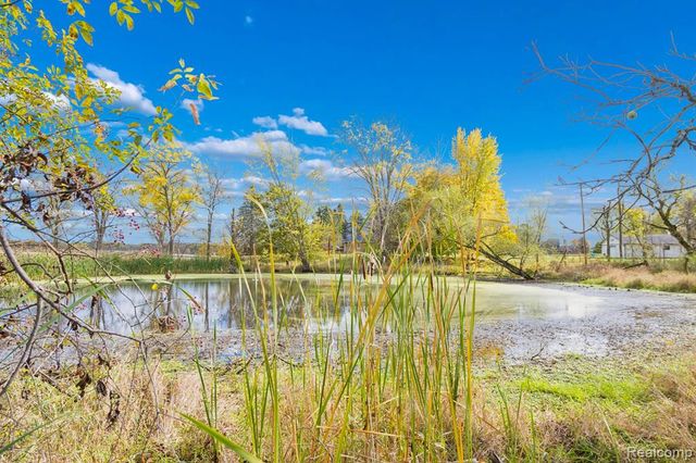 13278 9 Mile Road, South Lyon, MI 48178