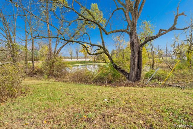 13278 9 Mile Road, South Lyon, MI 48178